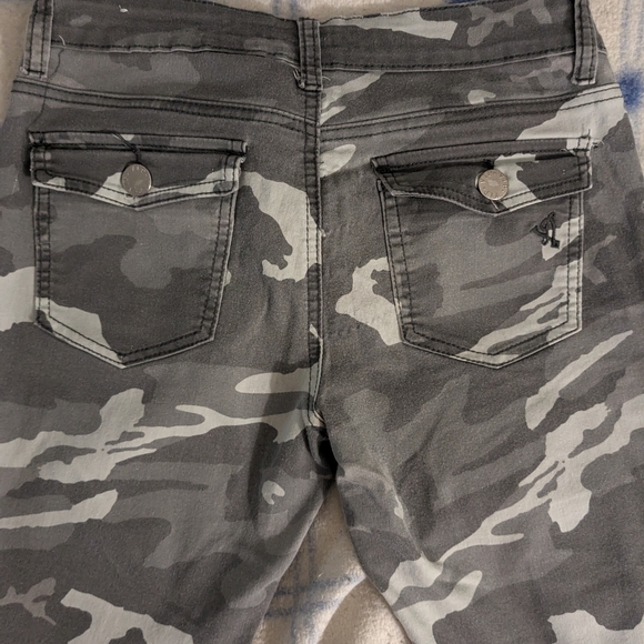 VIP JEANS - Picture 4 of 6